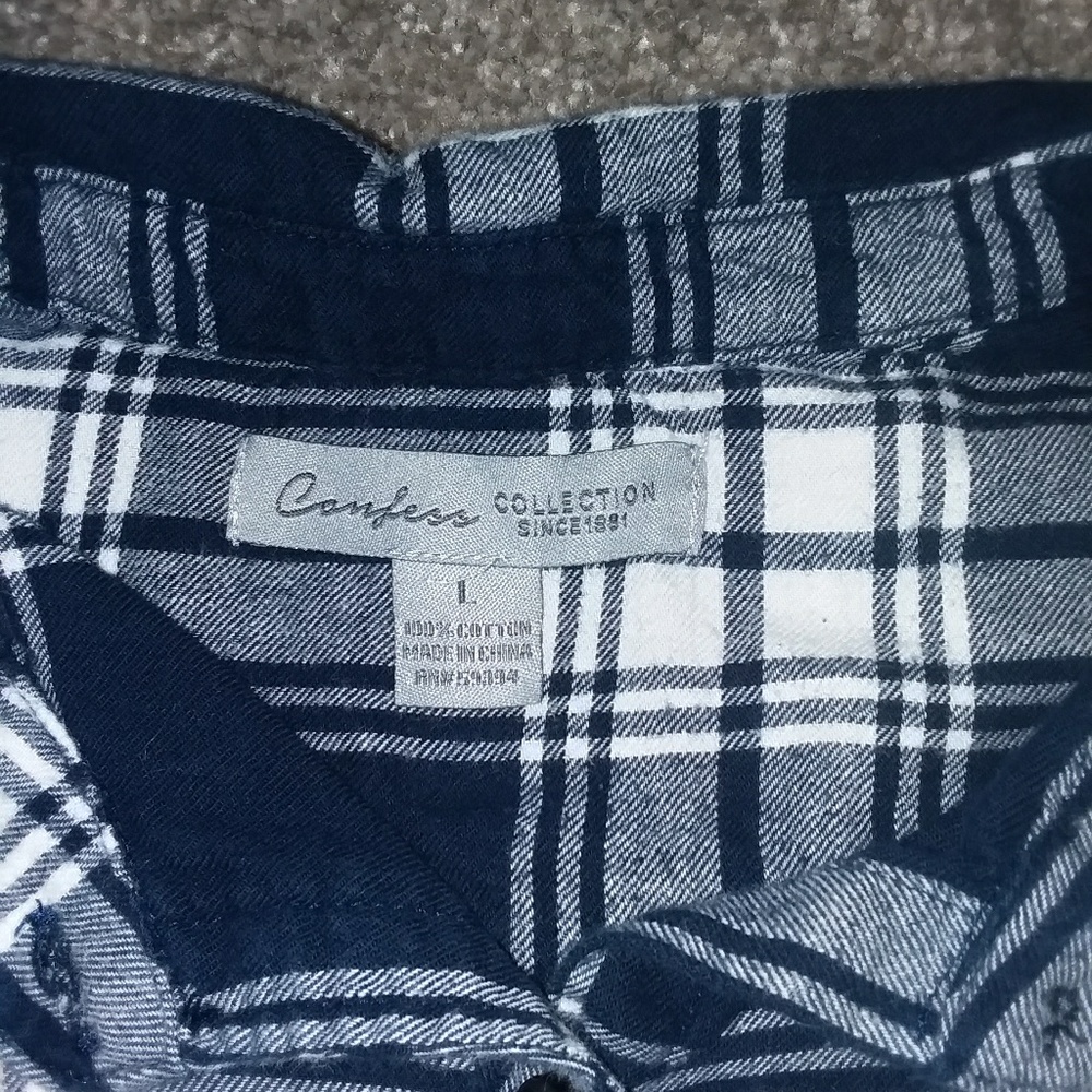 Plaid shirt with fring on bottom